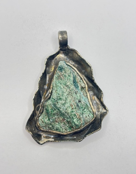 Zawieszka z fuchsytem