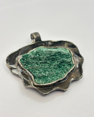 Zawieszka z fuchsytem