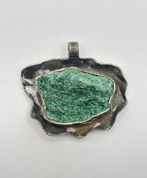 Zawieszka z fuchsytem