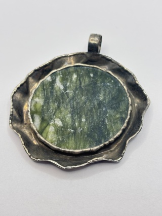 Zawieszka z jadeitem