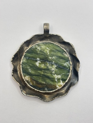 Zawieszka z jadeitem