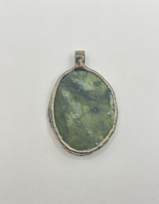 Zawieszka z jadeitem