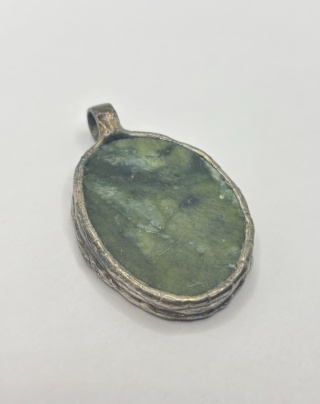 Zawieszka z jadeitem
