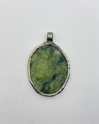 Zawieszka z jadeitem
