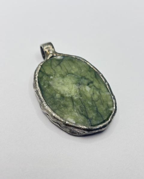 Zawieszka z jadeitem