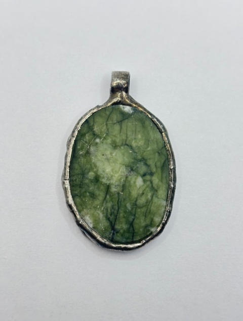 Zawieszka z jadeitem