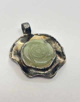 Zawieszka z jadeitem