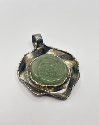 Zawieszka z jadeitem