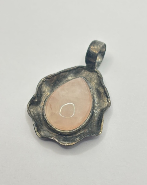 Zawieszka z kwarcem różowym