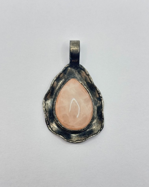 Zawieszka z kwarcem różowym