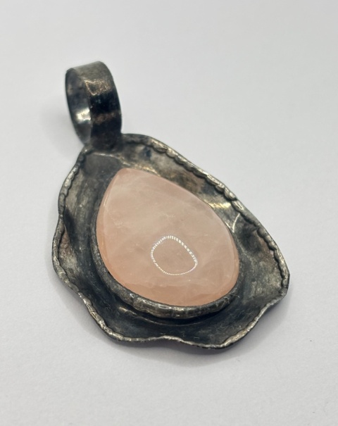 Zawieszka z kwarcem różowym