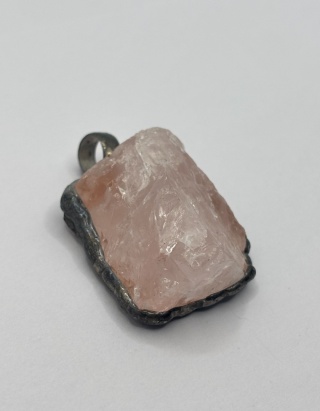 Zawieszka z kwarcem różowym