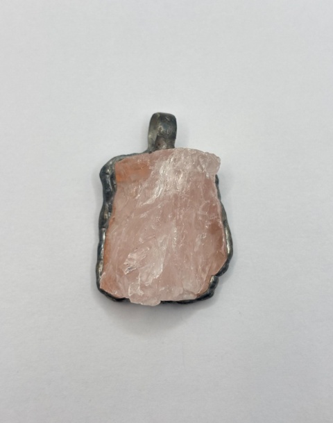 Zawieszka z kwarcem różowym