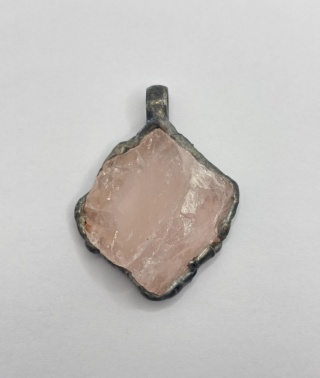 Zawieszka z kwarcem różowym