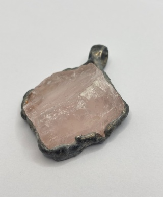 Zawieszka z kwarcem różowym