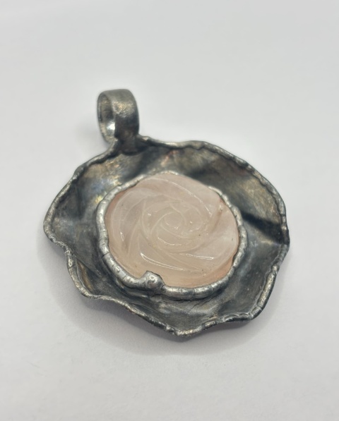 Zawieszka z kwarcem różowym