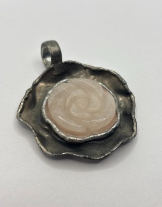 Zawieszka z kwarcem różowym